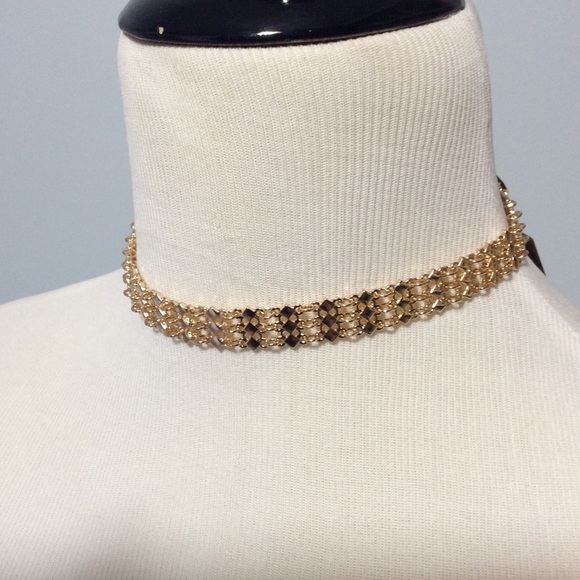π Kevia Goldtone Linked Choker NWT - Picture 2 of 2